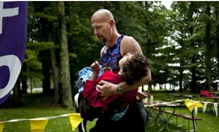 A Father Took the Cerebral Palsy-Afflicted Daughter to the Gruelling Event