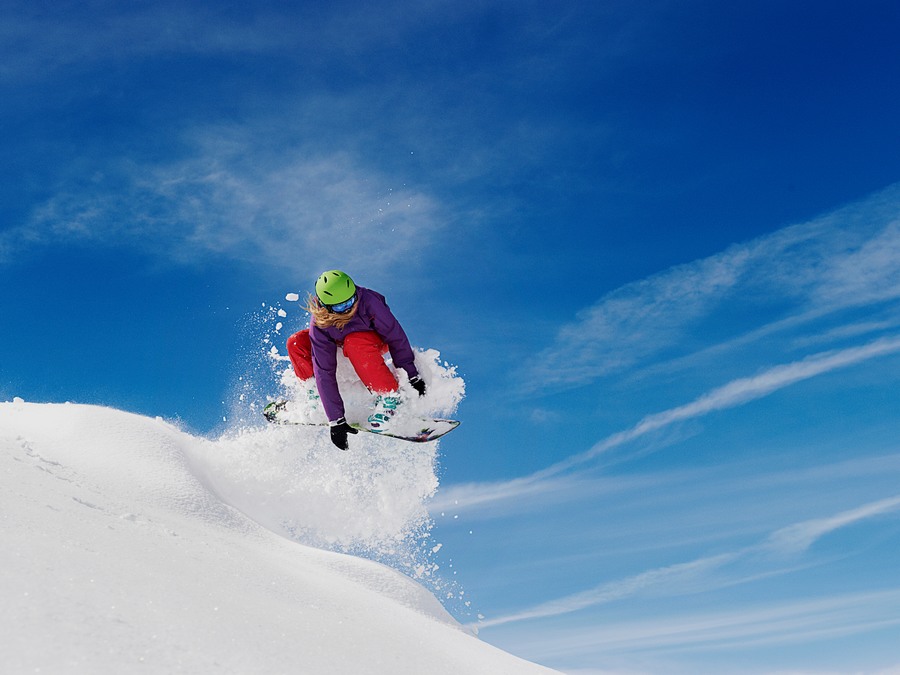 “滑雪专列”禁带超规雪具