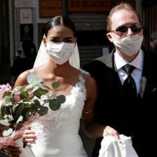 新冠病毒甚至影响了婚庆行业