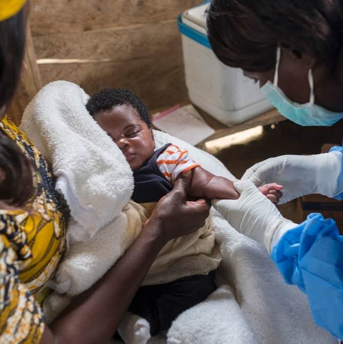 刚果民主共和国:必须立即展开疫苗注射项目以遏止麻疹疫情