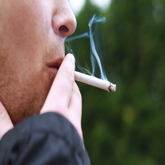 Groups Seek to Ban Smoking at U.S. Colleges and Public Housing
