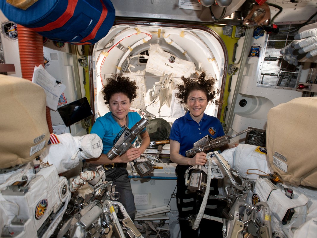 国际空间站三名宇航员返航后发现地球变了