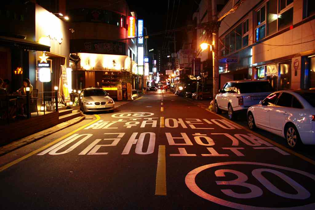 练习 | 韩国首尔发生踩踏事件