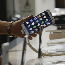 Samsung Launches Long-Awaited Galaxy S8