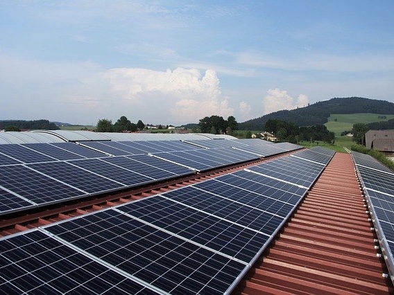 疫情期间，全球太阳能电池板输出电量显著增加