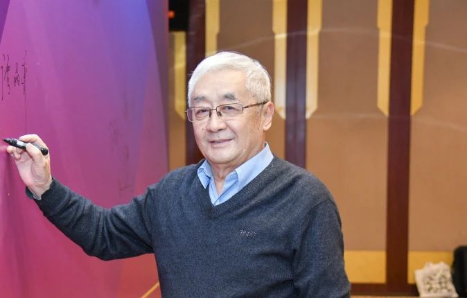 李力